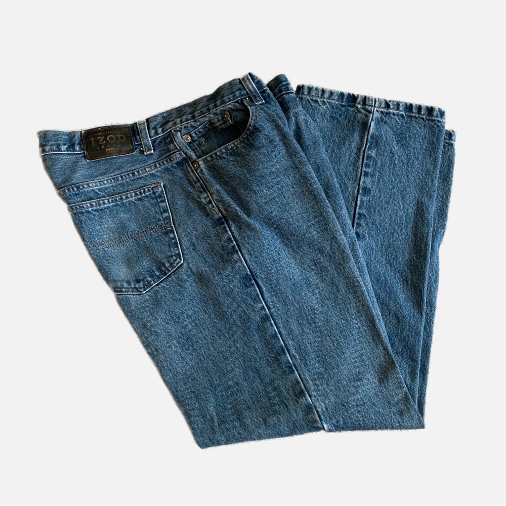 IZOD Classic fit men’s jeans.  Size 36x30.  Very good condition.